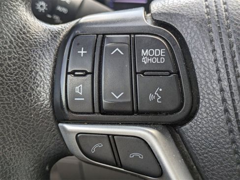 Used 2019 Toyota Highlander LE image 23