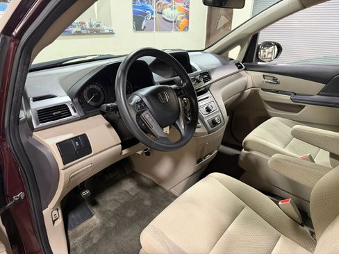 Used 2014 Honda Odyssey LX image 17