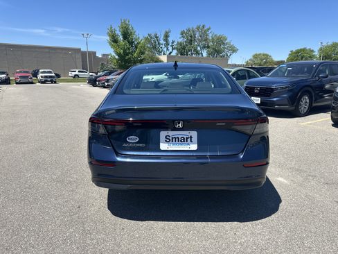 Certified 2025 Honda Accord SE image 9