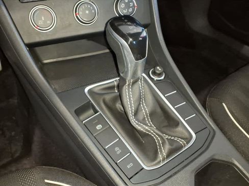 Used 2024 Volkswagen Jetta Sport image 14