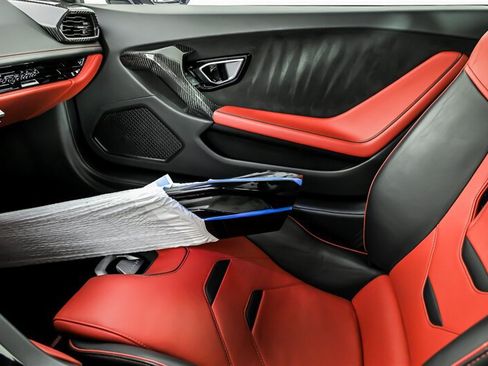 Used 2021 Lamborghini Huracan EVO RWD image 36