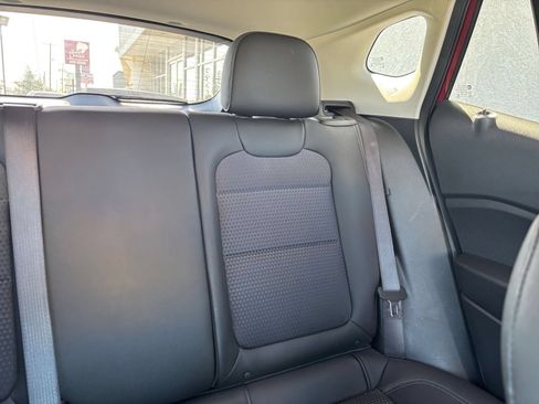 Used 2025 Chevrolet Trax LT w/ LT Convenience Package FWD image 36