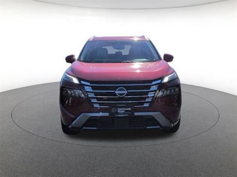 Used 2025 Nissan Rogue SL image 2