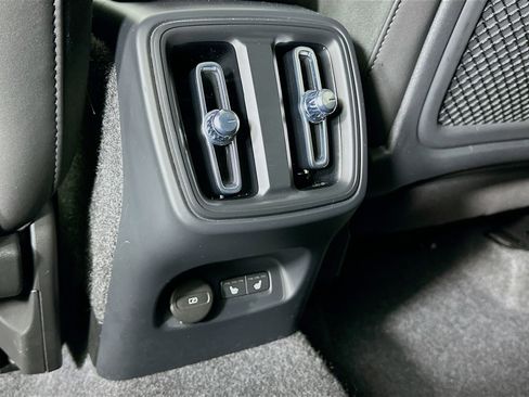 Used 2025 Volvo XC40 B5 Plus AWD/4WD image 35