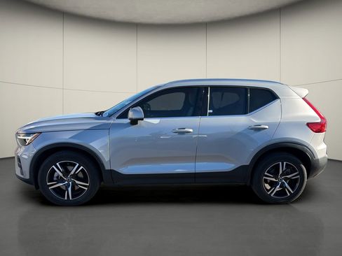 Used 2023 Volvo XC40 B5 Plus w/ Protection Package image 4
