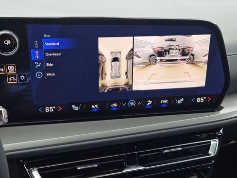 New 2027 Chevrolet Traverse LT w/ Midnight/Sport Edition FWD image 19