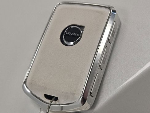 Used 2023 Volvo V60 B5 Cross Country Plus w/ Climate Package image 44