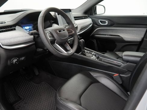 Certified 2025 Jeep Compass Latitude w/ Convenience Group image 18