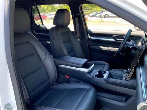 Used 2025 GMC Terrain Elevation w/ Elevation Premium Package FWD image 7