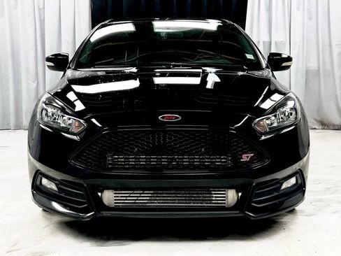 Used 2016 Ford Focus ST image 2