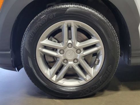 Used 2020 Hyundai Kona SE AWD/4WD image 10