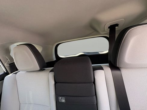 Used 2018 Toyota RAV4 LE Plus image 32