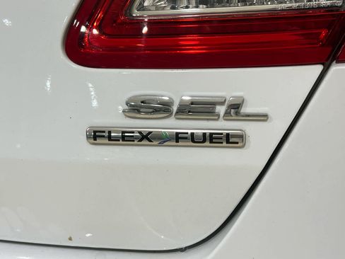 Used 2018 Ford Taurus SEL FWD image 8