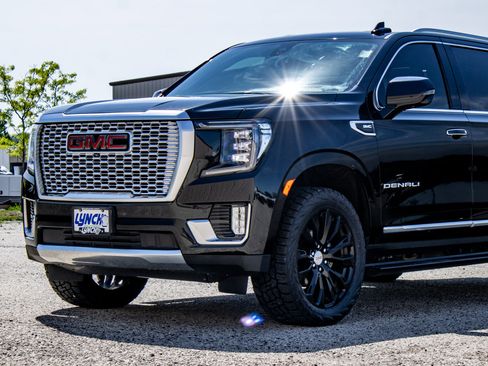 Used 2021 GMC Yukon XL Denali w/ Denali Ultimate Package AWD/4WD image 19