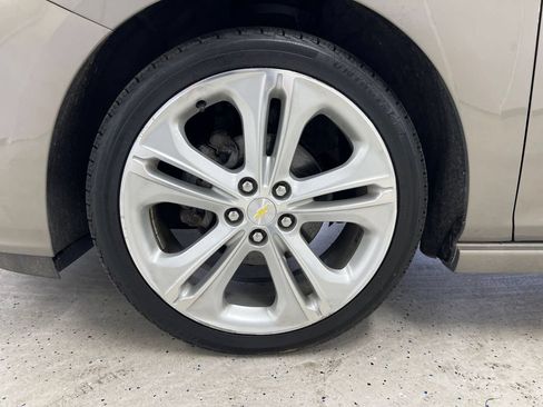 Used 2017 Chevrolet Cruze Premier FWD image 8