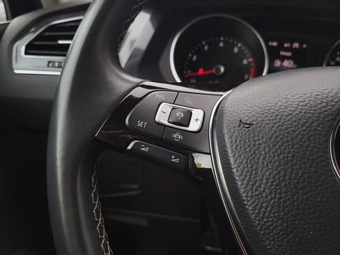 Used 2021 Volkswagen Tiguan SE image 28