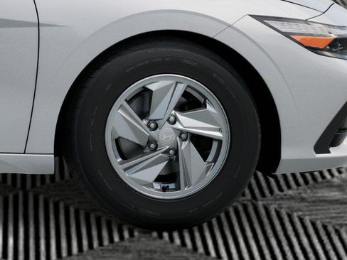 New 2026 Hyundai Elantra SE FWD image 8