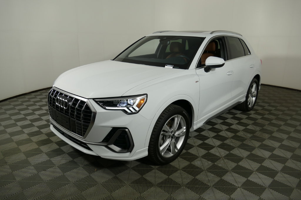 Used 2023 Audi Q3 2.0T Premium Plus w/ Premium Plus Package AWD/4WD image 7