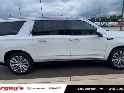 Certified 2022 GMC Yukon XL Denali w/ Denali Premium Package AWD/4WD image 11