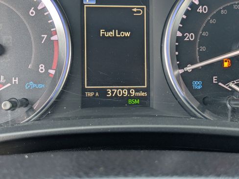 Used 2019 Toyota Highlander SE FWD image 33