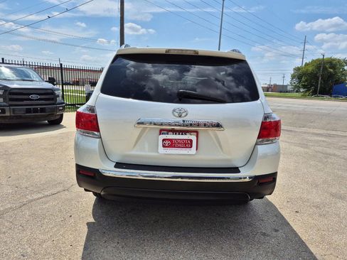 Used 2012 Toyota Highlander FWD image 7