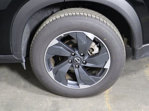Used 2025 Nissan Rogue SV FWD image 39