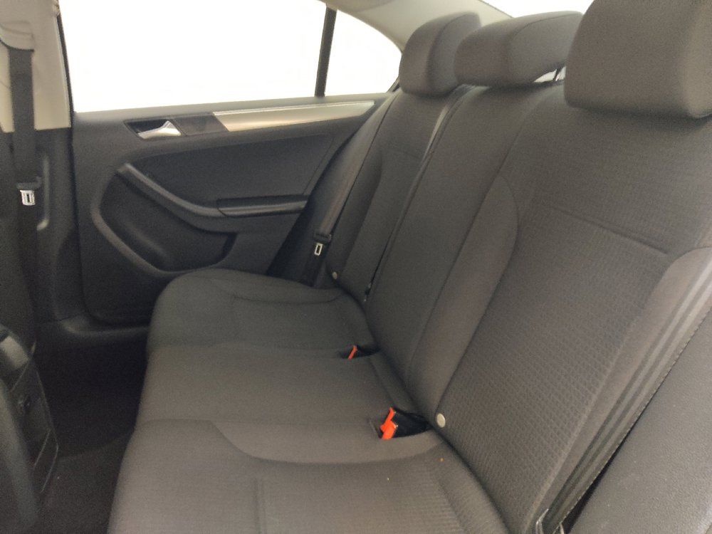 Used 2015 Volkswagen Jetta SE FWD image 18