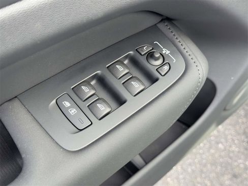 Certified 2026 Volvo XC60 B5 Plus w/ Protection Package Premier image 15