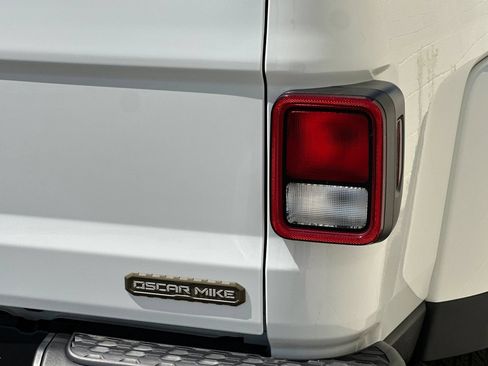 Used 2023 Jeep Gladiator Sport AWD/4WD image 36