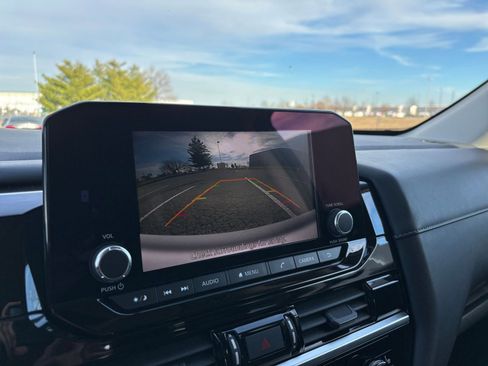 Used 2025 Nissan Pathfinder SV image 20