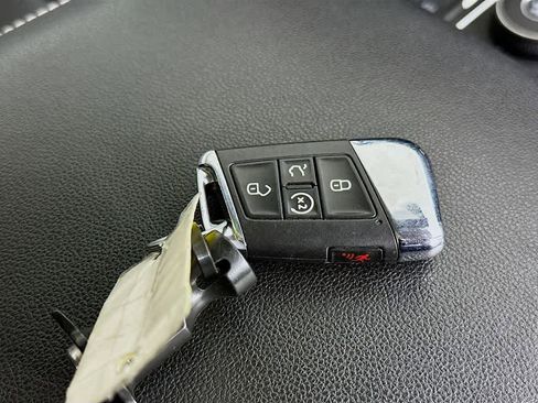 Used 2022 Volkswagen Atlas SEL Premium image 22