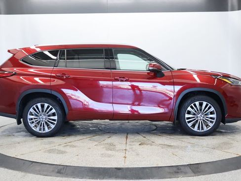Used 2022 Toyota Highlander Platinum AWD/4WD image 8