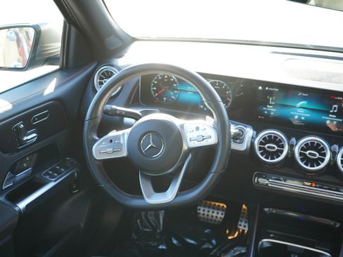 Used 2021 Mercedes-Benz GLB 250 4MATIC image 14
