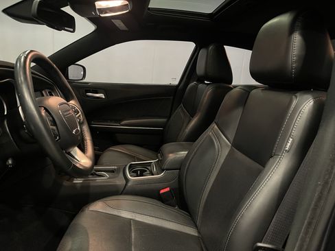Used 2017 Dodge Charger R/T w/ Premium Group RWD image 14