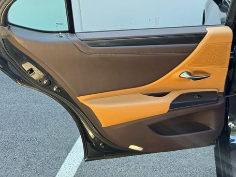 Used 2020 Lexus ES 300h FWD image 39