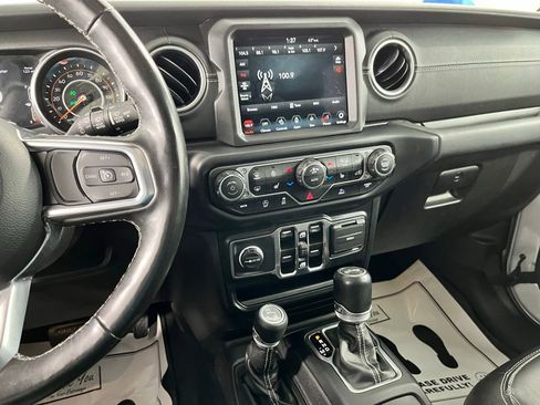 Used 2022 Jeep Wrangler Unlimited Sahara w/ Cold Weather Group AWD/4WD image 19