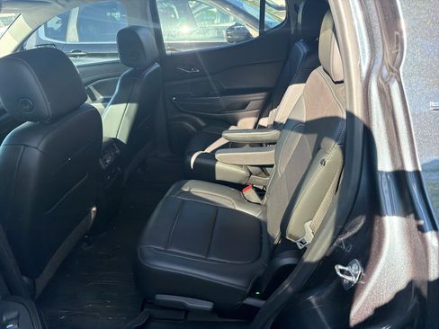 Used 2020 GMC Acadia SLT w/ LPO, Floor Liner Package FWD image 6
