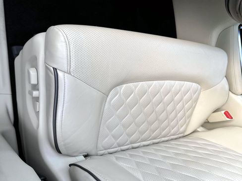 Used 2024 INFINITI QX80 Sensory image 9