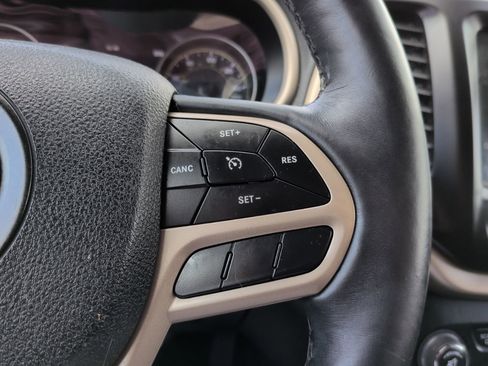 Used 2017 Jeep Cherokee High Altitude image 18