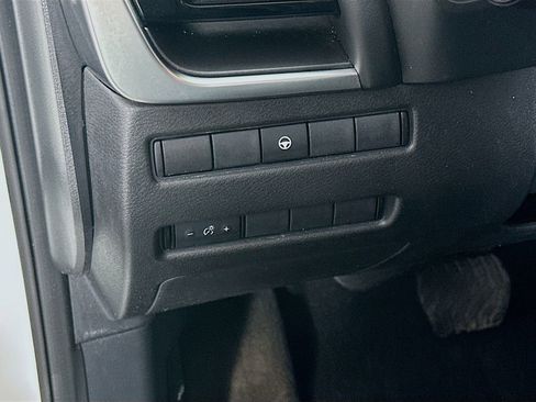 Used 2021 Nissan Rogue SV AWD/4WD image 15