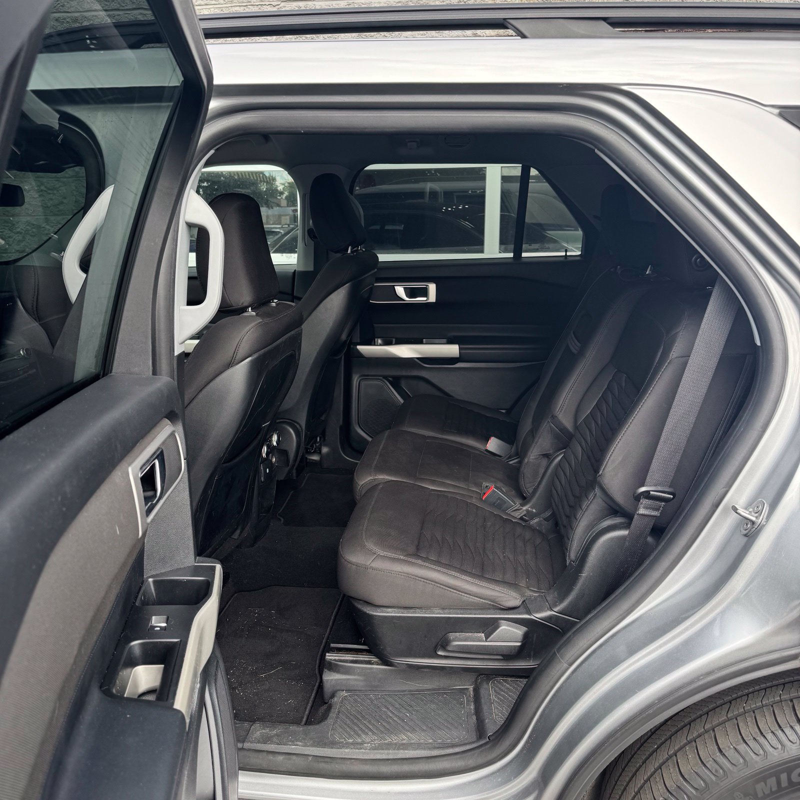Used 2020 Ford Explorer XLT w/ Comfort Package AWD/4WD image 15