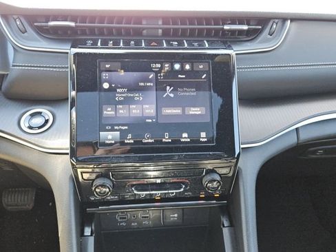 Used 2025 Jeep Grand Cherokee Laredo X image 18