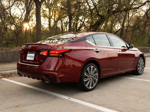 Used 2023 Nissan Altima 2.5 SL image 9