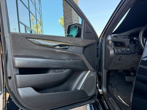 Used 2016 Cadillac Escalade Platinum AWD/4WD image 38