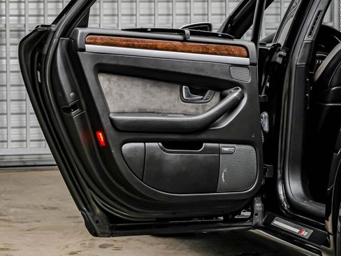 Used 2007 Audi S8 image 45