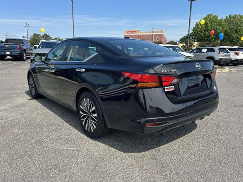 Used 2024 Nissan Altima 2.5 SV FWD image 4