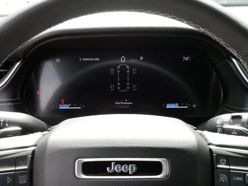 Used 2025 Jeep Grand Cherokee L Altitude AWD/4WD image 21