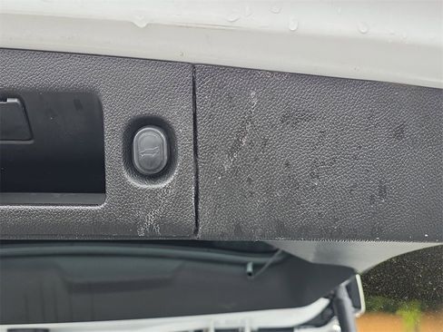 Used 2019 Chevrolet Suburban LT image 17