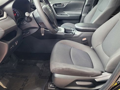 Used 2020 Toyota RAV4 LE image 23