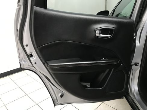 Used 2018 Jeep Compass Latitude w/ Popular Equipment Group FWD image 10